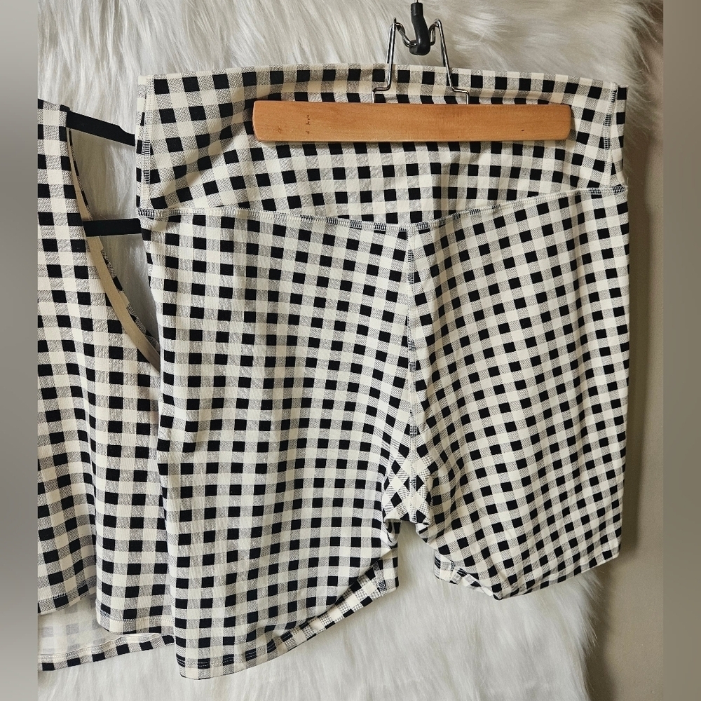 Old Navy Chic Plaid Cropped Top/Shorts Athletic Set - Picture 7 of 10